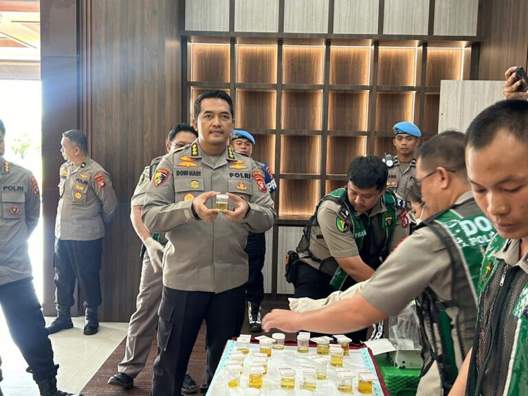Kapolda Kalteng Pimpin Tes Urine Pejabat Utama, Tegaskan Komitmen Polri Bebas Narkoba