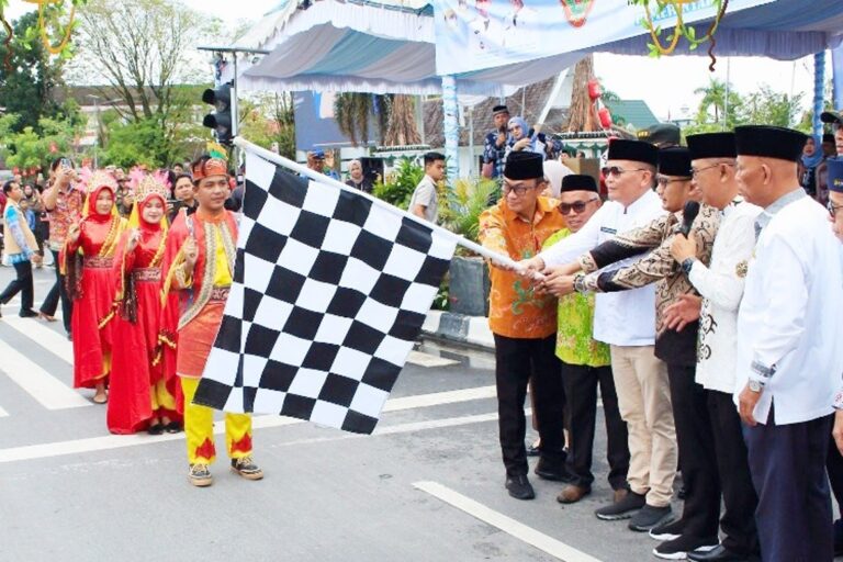 Gubernur Kalteng Agustiar Sabran Lepas Peserta Pawai Tarhib Ramadan 1447 H