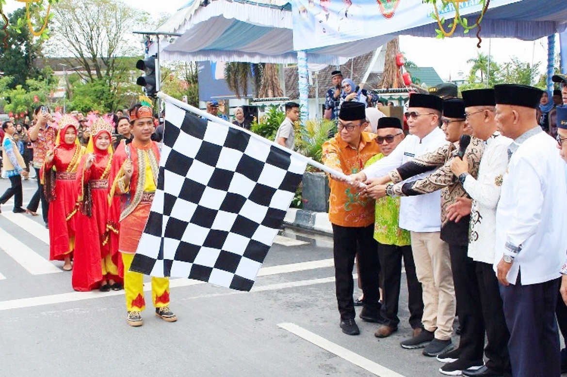 Gubernur Kalteng Agustiar Sabran Lepas Peserta Pawai Tarhib Ramadan 1447 H