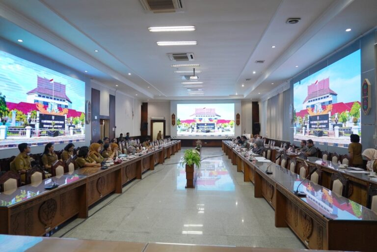 Pansus DPRD dan Tim Pemprov Kalteng Gelar Rapat Bersama Bahas Raperda Penanaman Modal dan PTSP