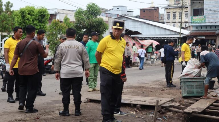 Gerakan Indonesia Asri Gaung di Palangka Raya, Kapolda Kalteng Turun Langsung Bersihkan Pasar