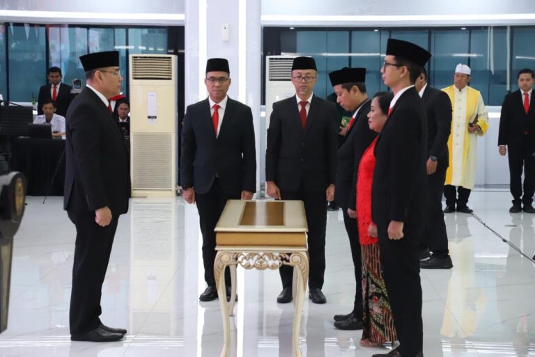 Lantik Ratusan Pejabat Pengawas dan Fungsional, Wamen ATR/BPN Tekankan Peningkatan Kualitas Layanan Pertanahan