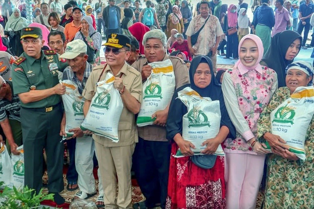 Pemprov Kalteng Salurkan Bantuan Pangan dari Presiden dan BLT KHBS Sekaligus Gelar GPM