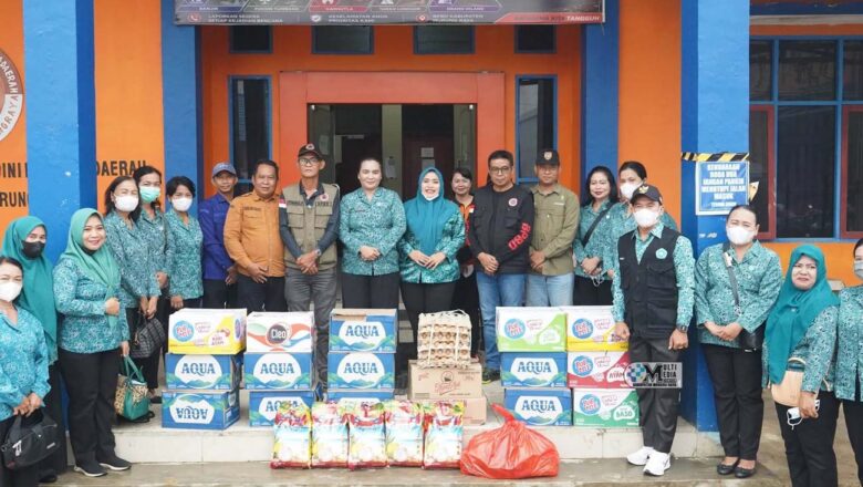TP-PKK Murung Raya Salurkan Bantuan Logistik, Dukung Petugas Tangani Karhutla